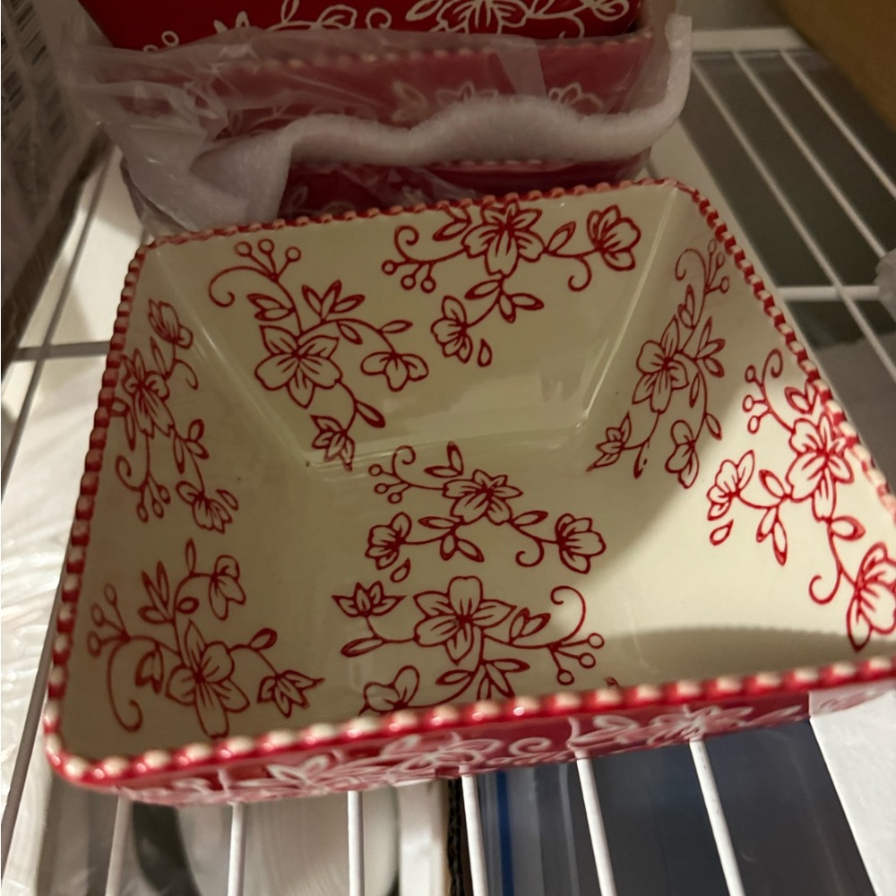 Temp-Tations Red and Cream Floral Bowl